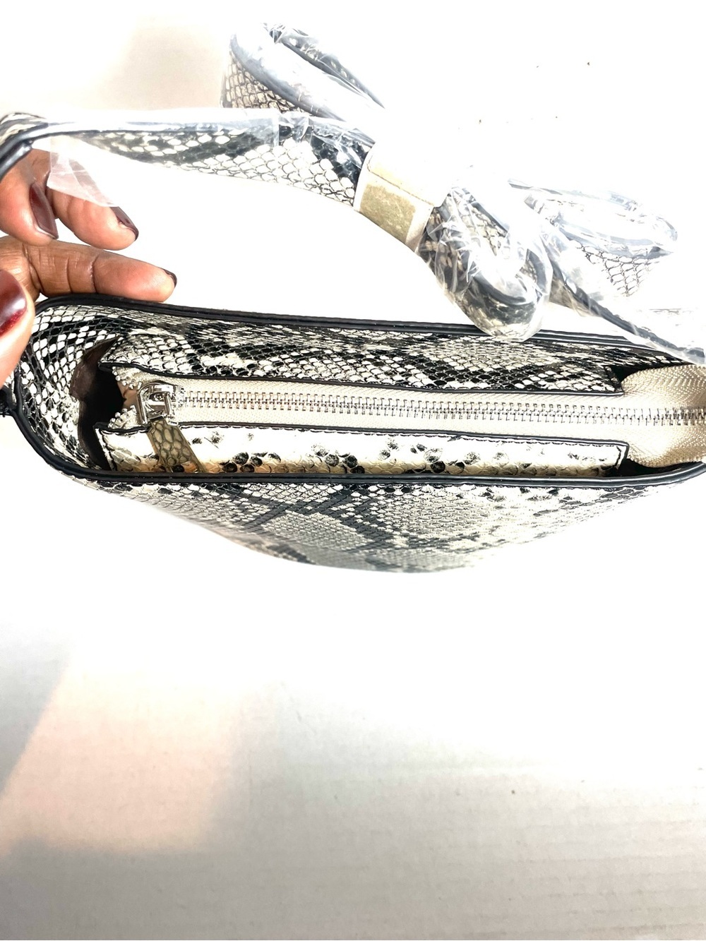 Women’s Snake Print Crossbody Bag Neutral Faux Leather Shoulder Purse NWOT - Picture 6 of 12